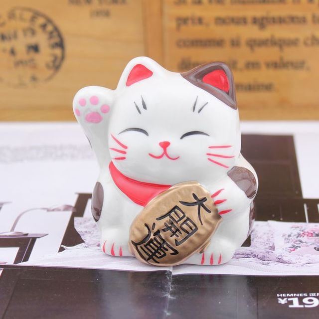 meo Maneki Neko do tay phai