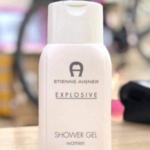 Etienne Aigner Explosive Shower Gel (sữa tắm explosive trắng): mùi hương thu hút và quyến rũ.