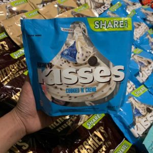 Cookies N Creme: socola trắng với các hạt cookies giòn xốp.