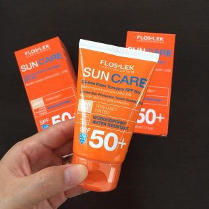Kem chống nắng kiểm soát nhờn Floslek Sun Protection Tinted Cream SPF 50+ có tốt không?