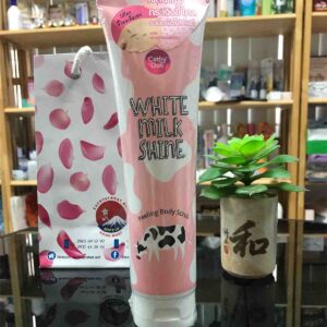 Tẩy Tế Bào Chết Cathy Doll White Milk Shine 320ml