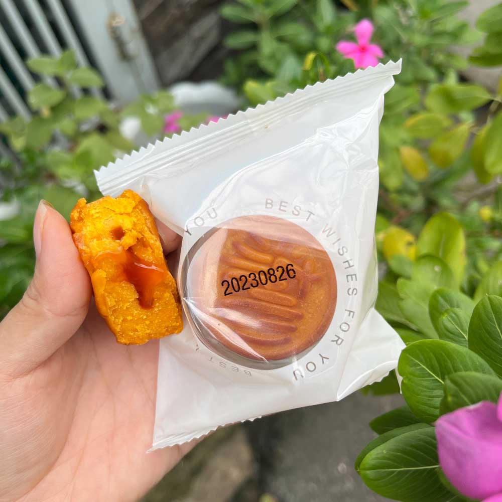 Bánh Trung Thu Liu Xin Nai Huang Trứng Muối Tan Chảy 330g (6 cái/hộp) - Ảnh 4