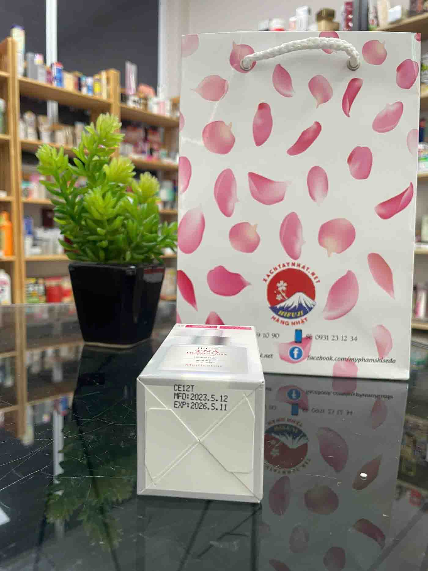 Serum Trị Nám TNA Tranesamix Essence IKUYO Nhật Bản