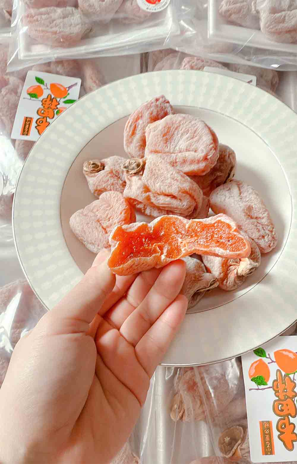 hồng khô treo gió nhật bản