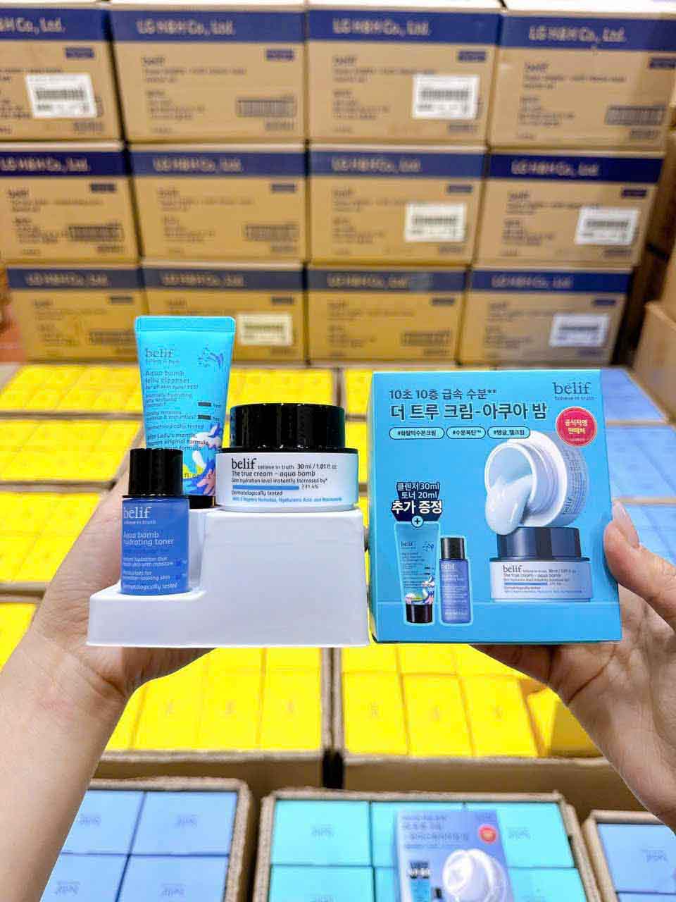 kem dưỡng belif moisturizing bomb