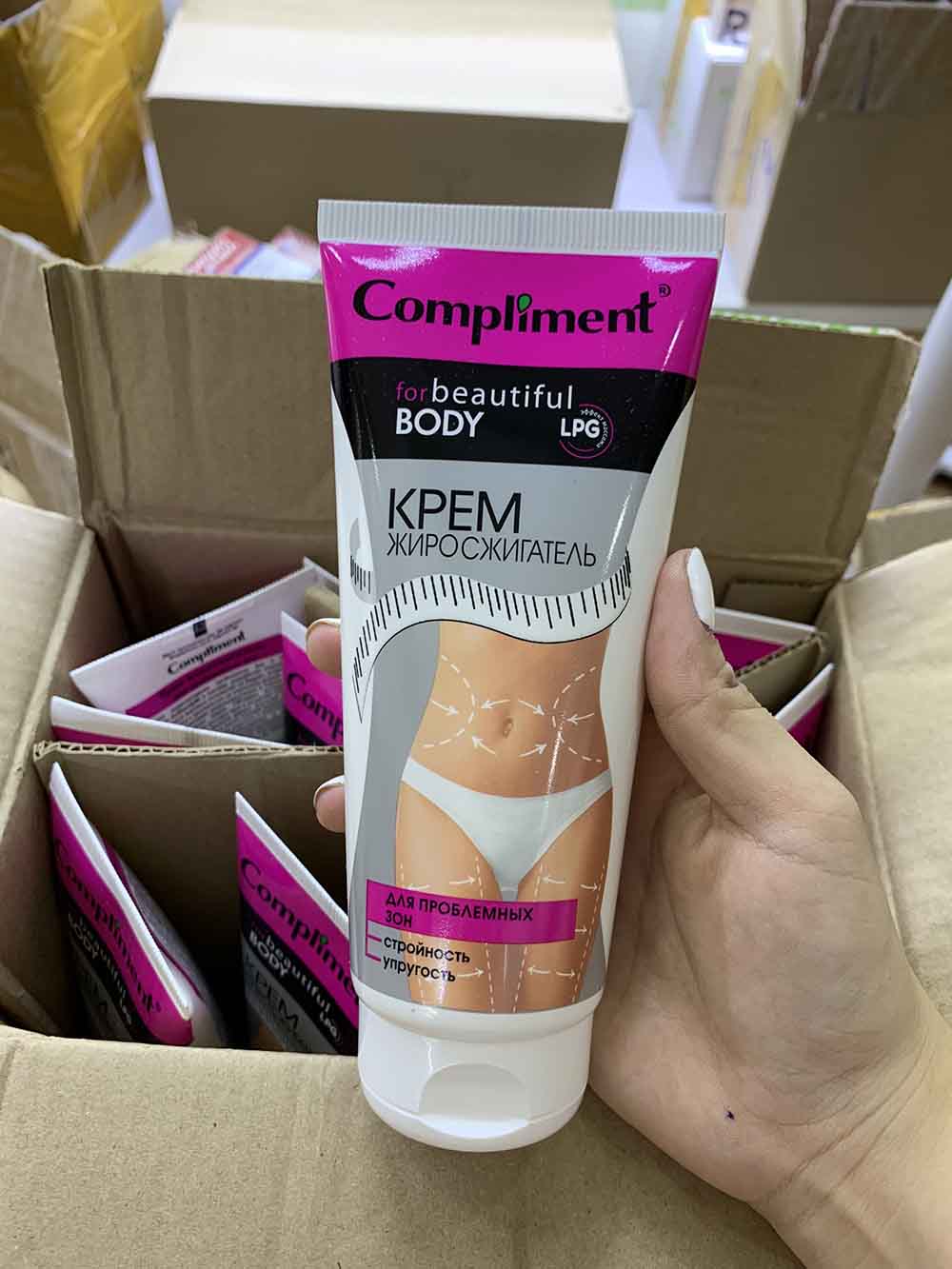 kem hỗ trợ tan mỡ Compliment For Beautiful Body màu hồng