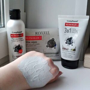gel rửa mặt compliment no problem 3in1