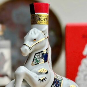Bình rượu con ngựa Suntory Whisky Royal Nhật Bản