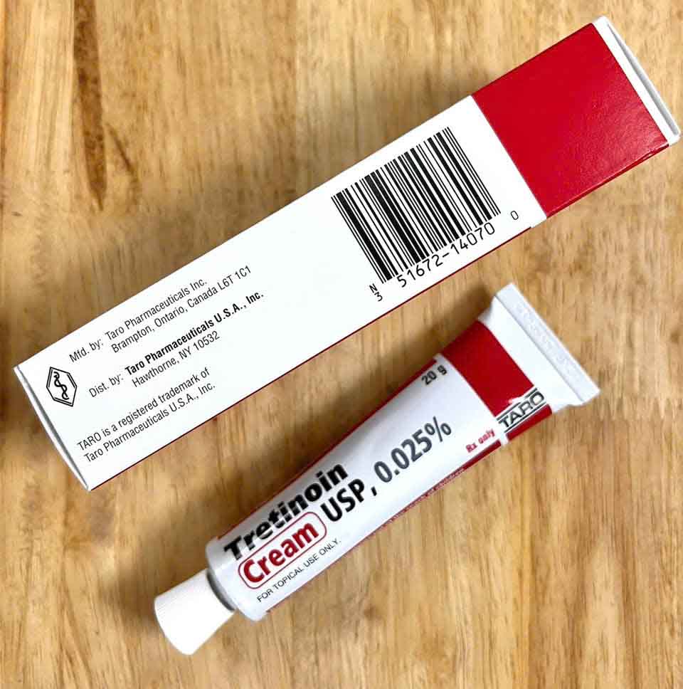 Kem hỗ trợ giảm mụn Tretinoin Cream Taro
