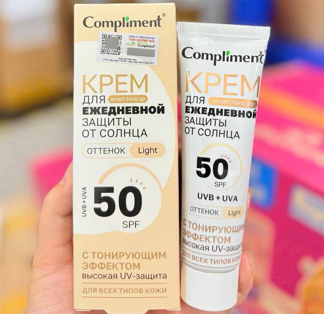 Kem chống nắng Compliment Smart Tone Up Light